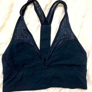 Lululemon bra in teal, either size 2 or 4